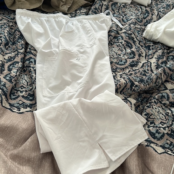 White scrub pants with elastic/drawstring waist and cargo pockets on right leg - Picture 3 of 3